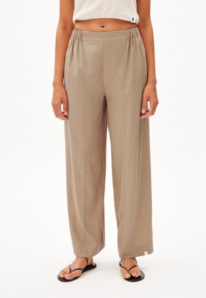 ARMEDANGELS JONVAALIE Woven Pants made of TENCEL™ Lyocell Mix Cinnamon Dust | ZOHE-15697