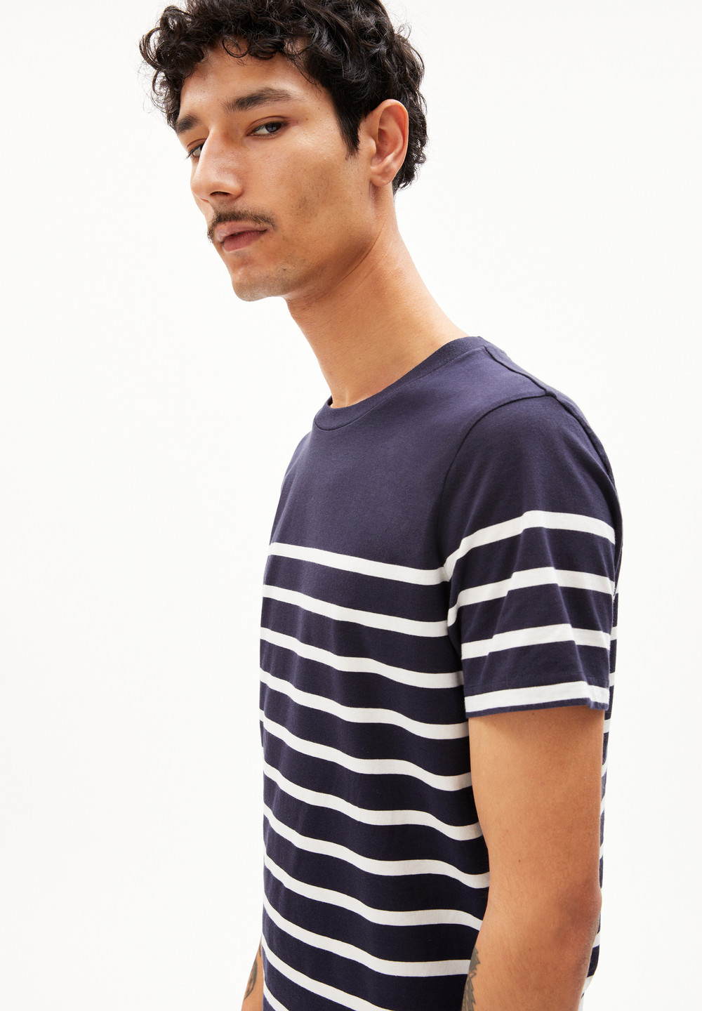 ARMEDANGELS AADROS STRIPES T-Shirt Regular Fit made of Organic Cotton Night Sky-oatmilk | MUQA-84230