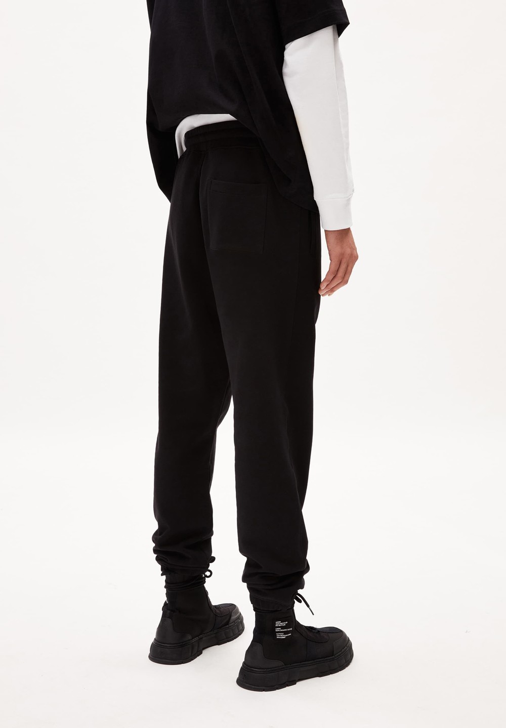 ARMEDANGELS AAIKE ICONIC CAPSULE Heavyweight Sweat Pants Regular Fit made of Organic Cotton Mix Schwarz | BXVC-29543