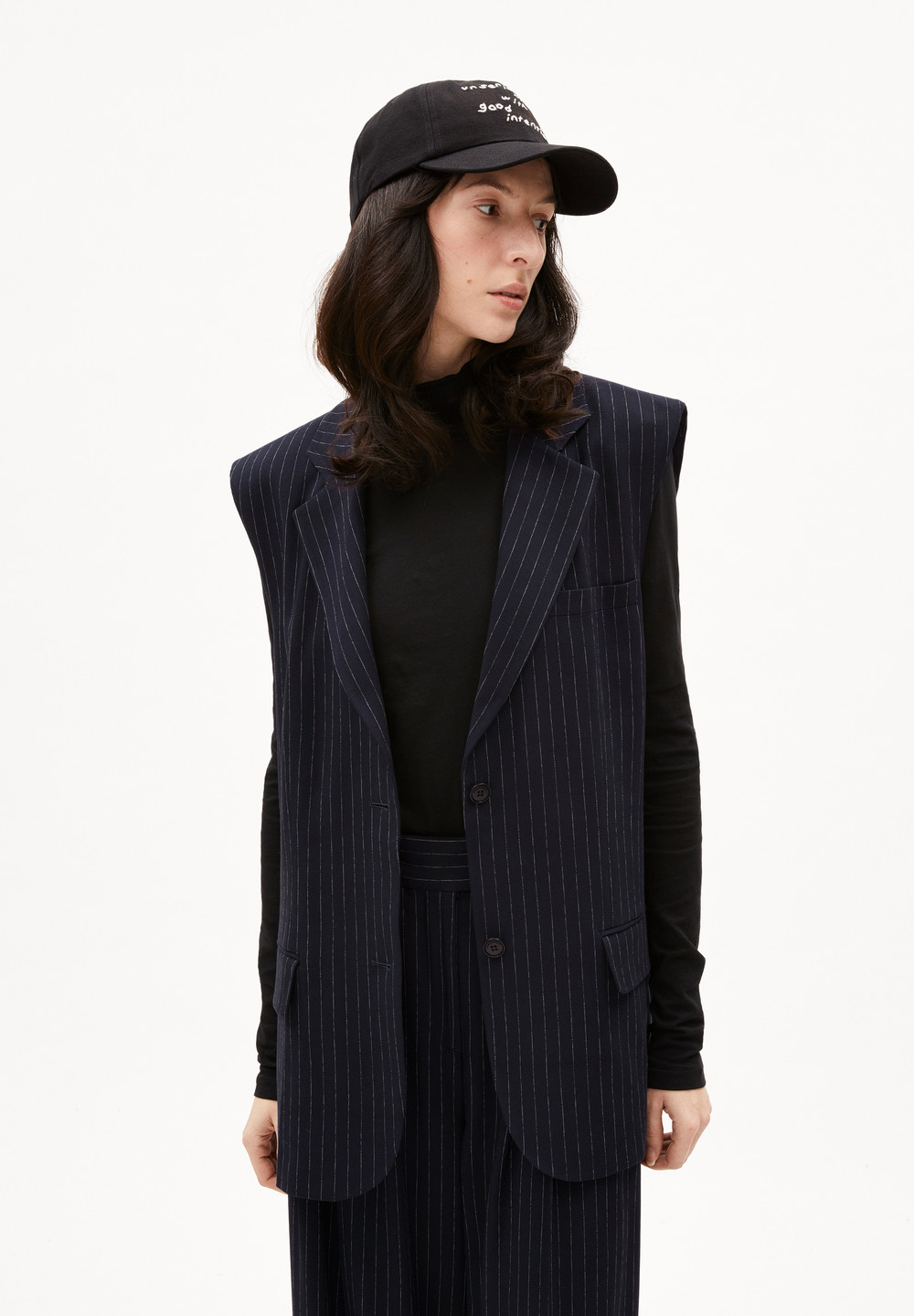 ARMEDANGELS AAVEST PINSTRIPE Blazer Loose Fit made of LENZING™ ECOVERO™ Viscose Mix Night Sky-white | UGHA-94523