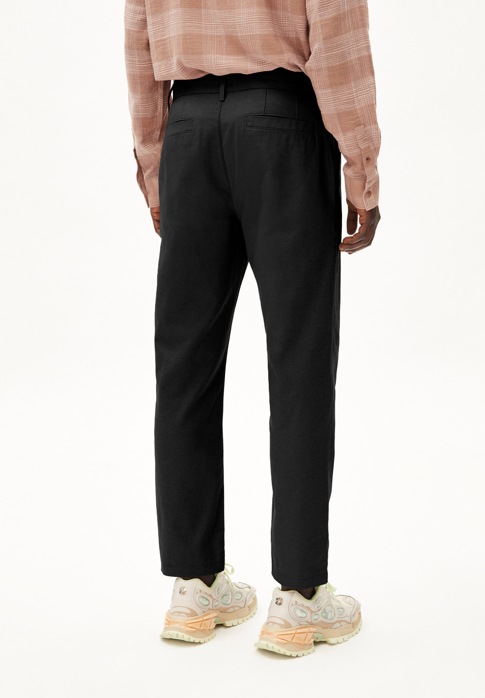 ARMEDANGELS ALVAARO LINEN Chino Pants made of Linen-Mix Schwarz | RACQ-40518