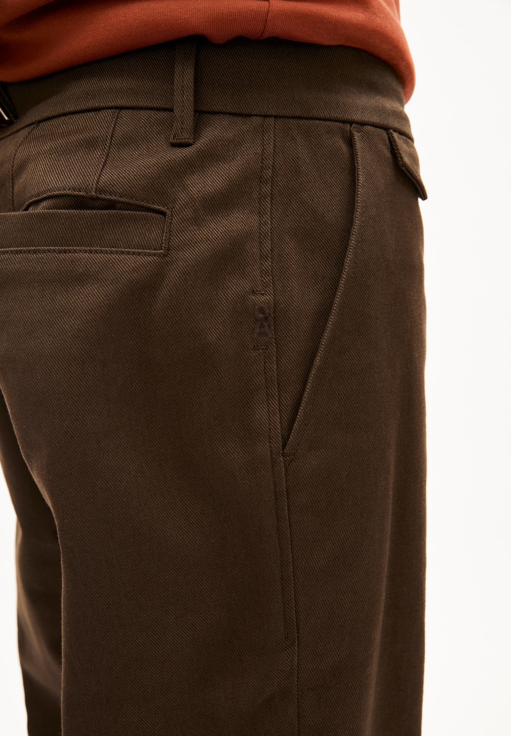 ARMEDANGELS ALVAARO PREMIUM Chino Pants made of Organic Cotton Mix Earth | IHXB-14072