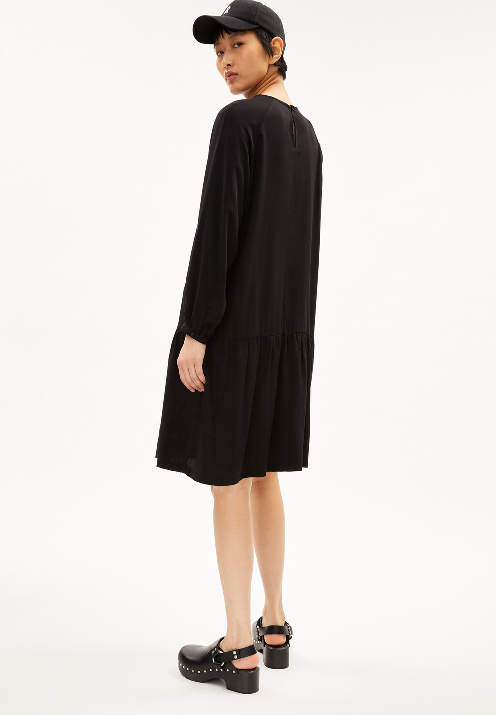 ARMEDANGELS ANINAA Woven Dress Regular Fit made of LENZING™ ECOVERO™ Viscose Schwarz | LBVD-31476