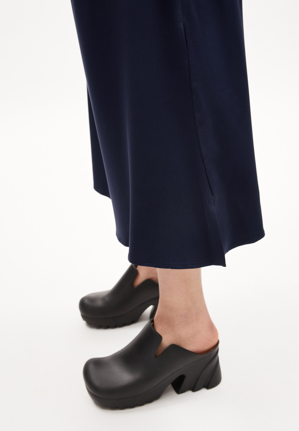 ARMEDANGELS ARAACE Woven Skirt Regular Fit made of TENCEL™ Lyocell Night Sky | HLWO-02386