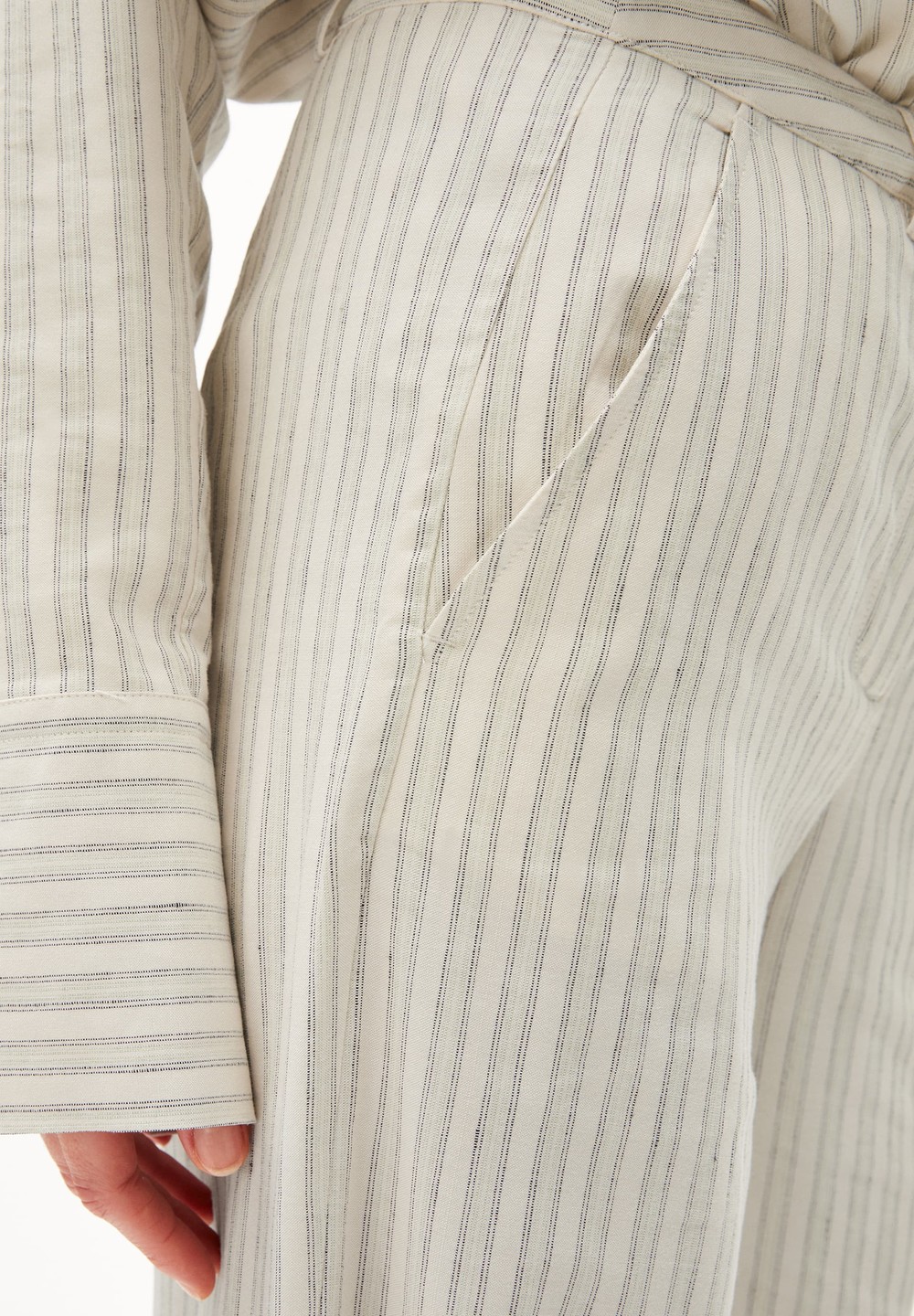 ARMEDANGELS CAARUNUS LINO STRIPES Woven Pants made of Linen-Mix Oatmilk-light Matcha | PHXD-18043