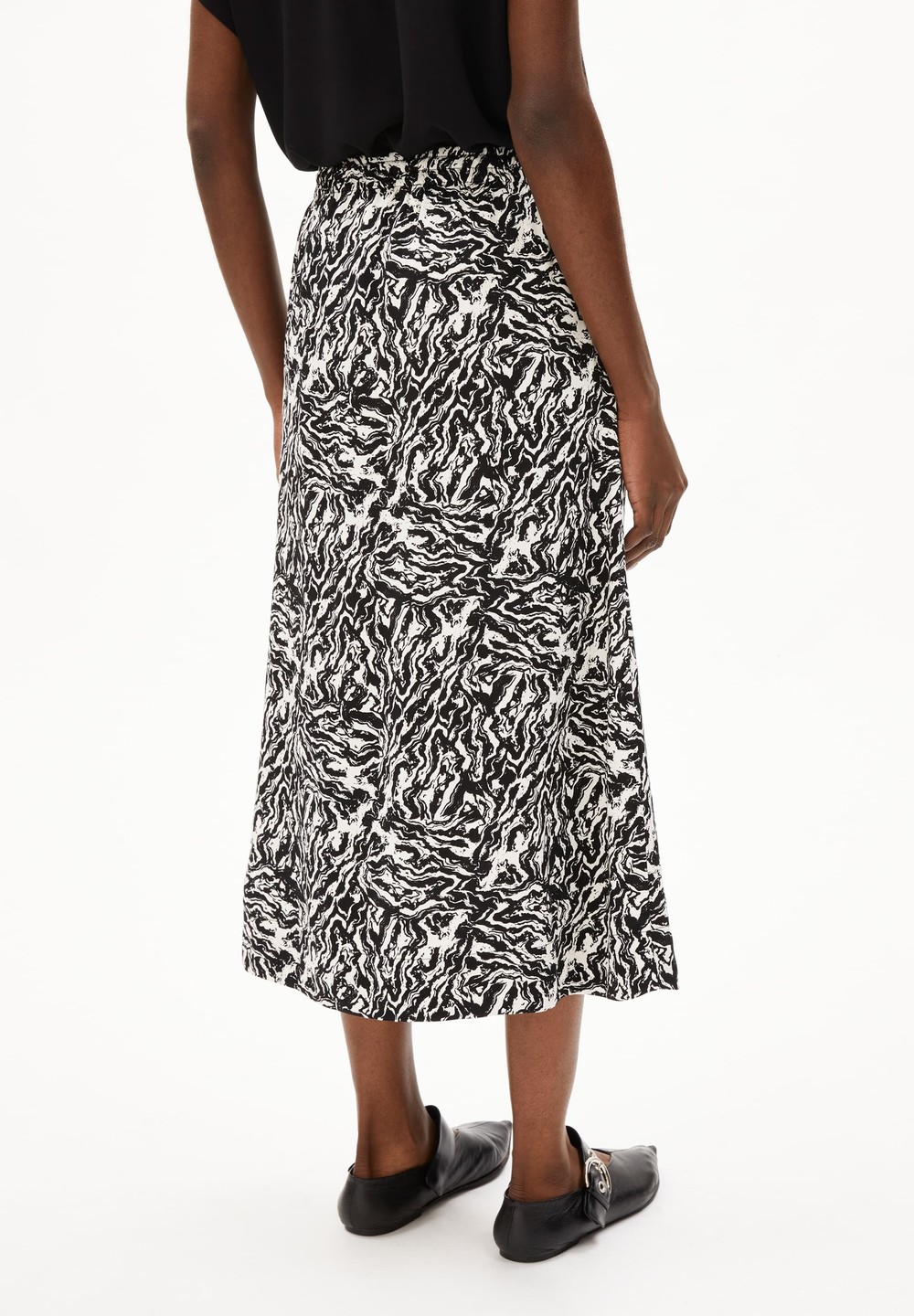 ARMEDANGELS DARTIAA STONEY Woven Skirt Relaxed Fit made of LENZING™ ECOVERO™ Viscose Oatmilk | GTFA-38710