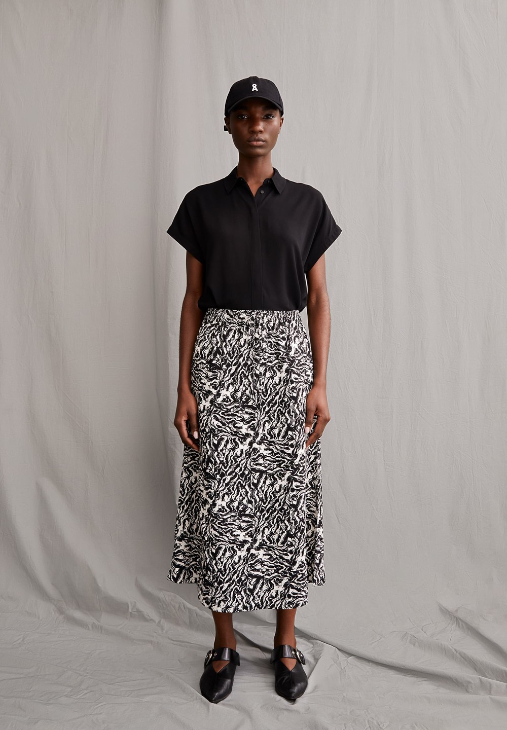 ARMEDANGELS DARTIAA STONEY Woven Skirt Relaxed Fit made of LENZING™ ECOVERO™ Viscose Oatmilk | GTFA-38710