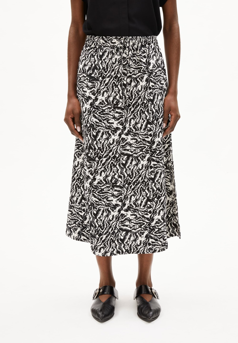 ARMEDANGELS DARTIAA STONEY Woven Skirt Relaxed Fit made of LENZING™ ECOVERO™ Viscose Oatmilk | GTFA-38710