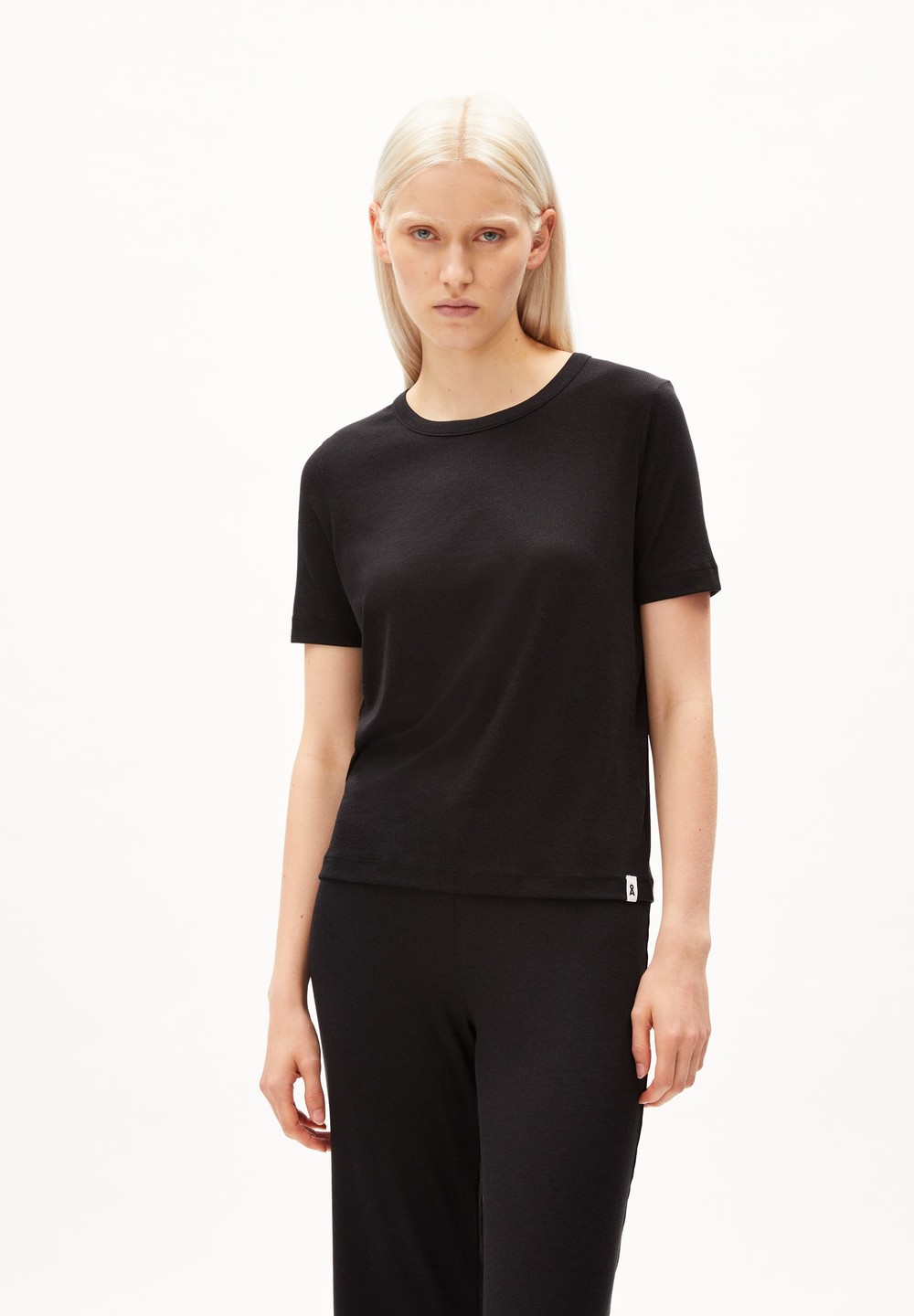 ARMEDANGELS GENEVRAA Rib T-Shirt Regular Fit made of TENCEL™ Lyocell Mix Schwarz | KDPC-68205