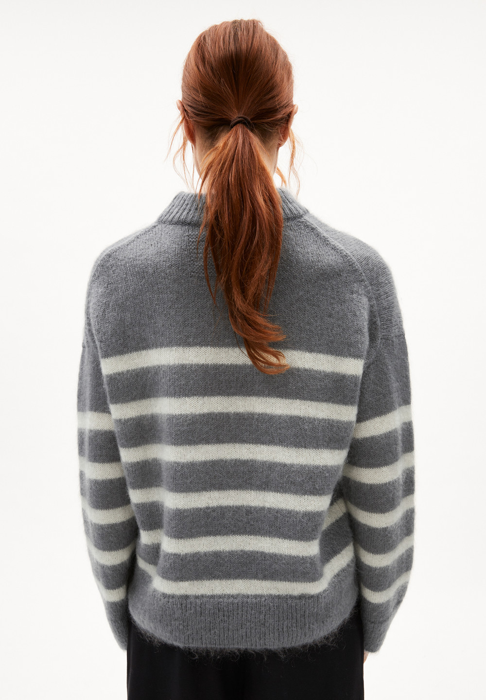 ARMEDANGELS GWYNEIRAA STRIPES Sweater Loose Fit made of Mohair Wool Mix Iron Cast-oatmilk | JAHE-30867