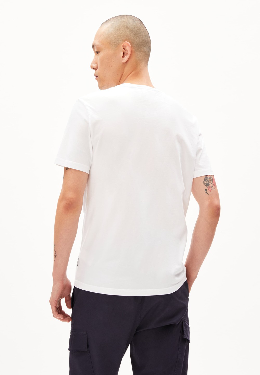 ARMEDANGELS JAAMES V-NECK T-Shirt Regular Fit made of Organic Cotton Weiß | BASP-05928