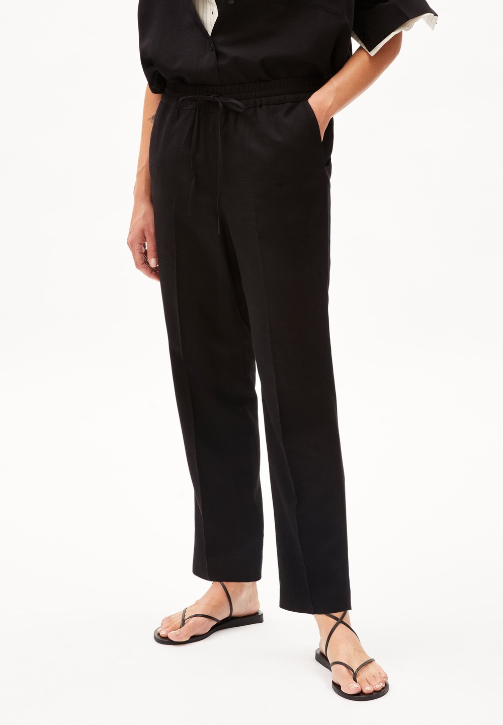 ARMEDANGELS KAADIA TAPERED LINO Woven Pants made of Linen-Mix Schwarz | UONC-97485