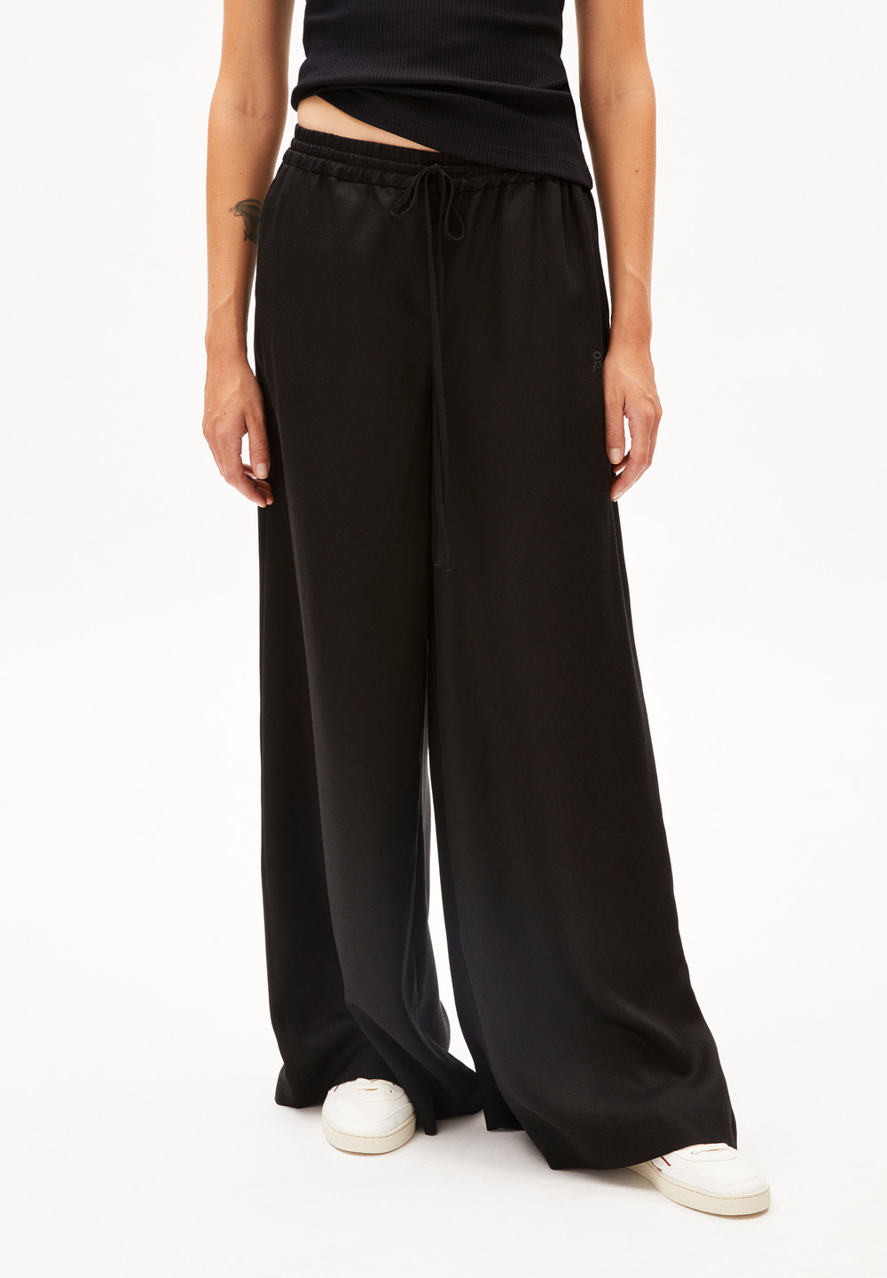 ARMEDANGELS KAADIA WIDE Woven Pants made of TENCEL™ x REFIBRA™ Lyocell Schwarz | LNGM-37694