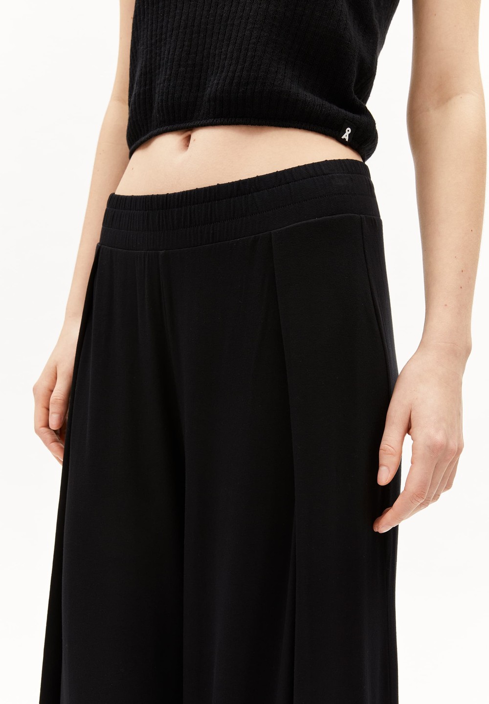 ARMEDANGELS KAARO LINI Jersey Pants made of LENZING™ ECOVERO™ Viscose Mix Schwarz | KGEP-17369