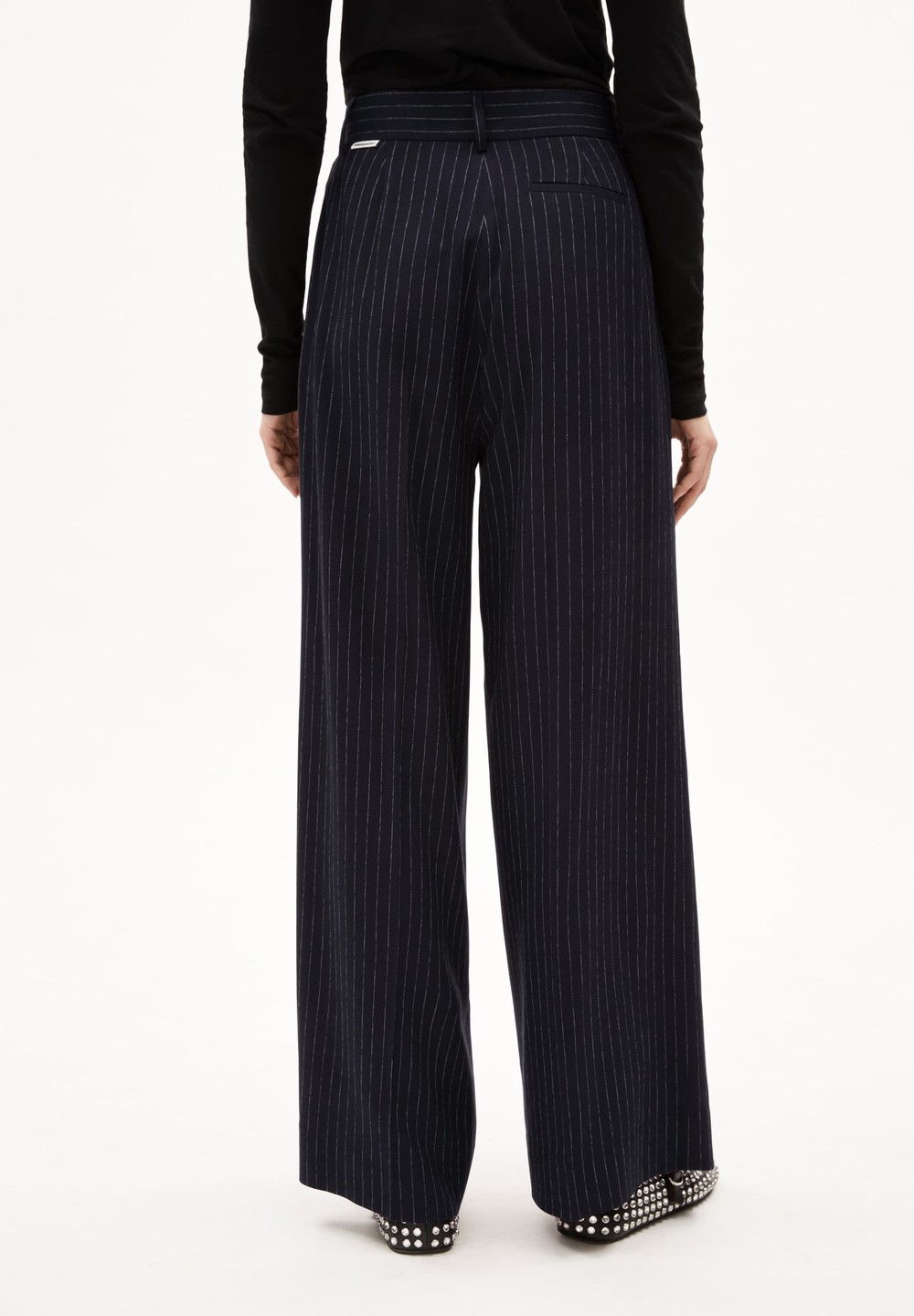 ARMEDANGELS KAAYUA PINSTRIPE Woven Pants made of LENZING™ ECOVERO™ Viscose Mix Night Sky-white | ZTLU-63840