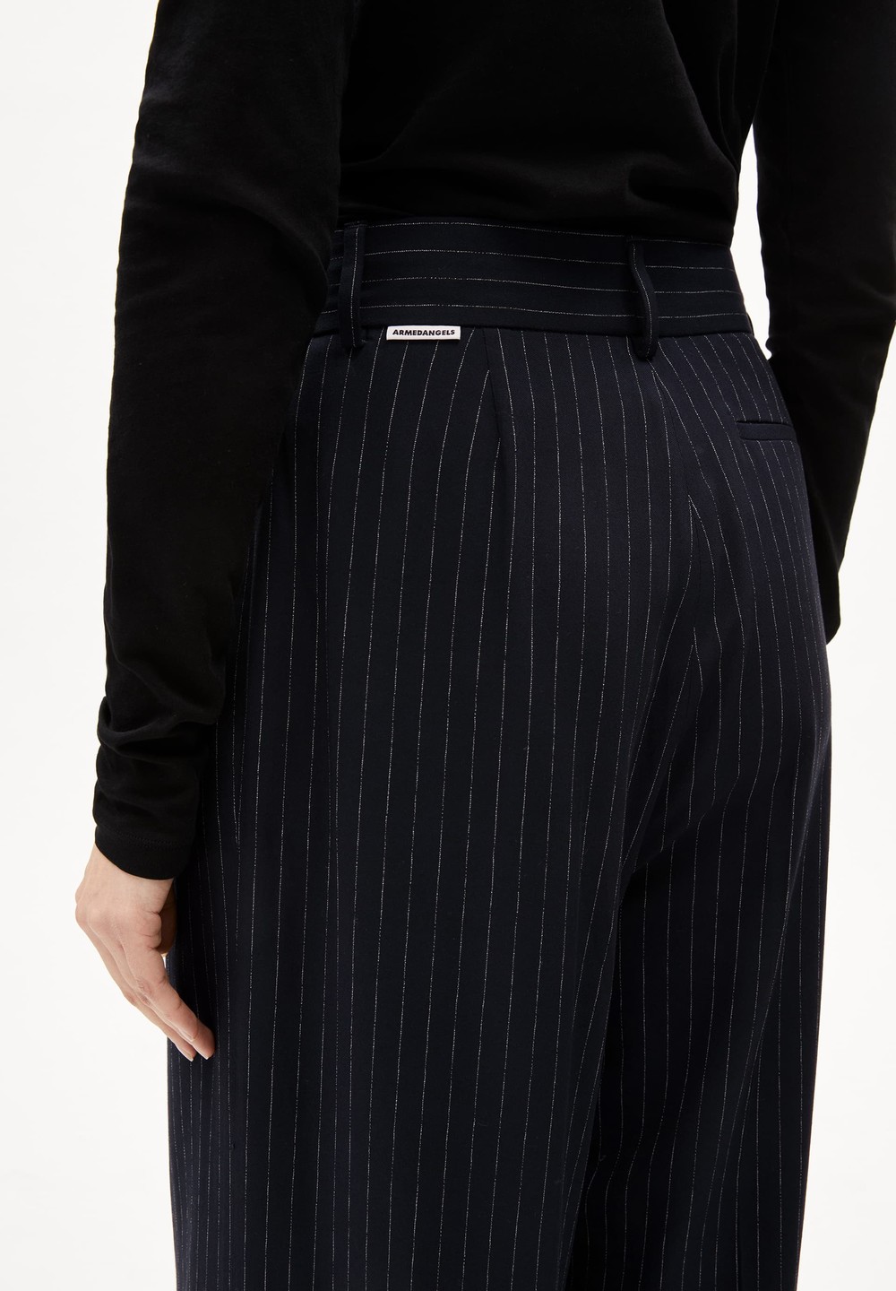 ARMEDANGELS KAAYUA PINSTRIPE Woven Pants made of LENZING™ ECOVERO™ Viscose Mix Night Sky-white | ZTLU-63840