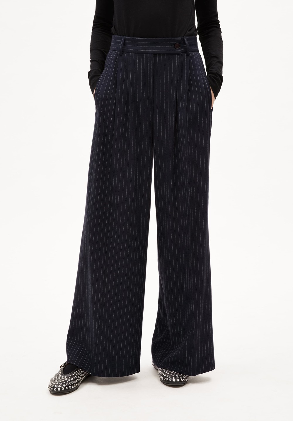 ARMEDANGELS KAAYUA PINSTRIPE Woven Pants made of LENZING™ ECOVERO™ Viscose Mix Night Sky-white | ZTLU-63840