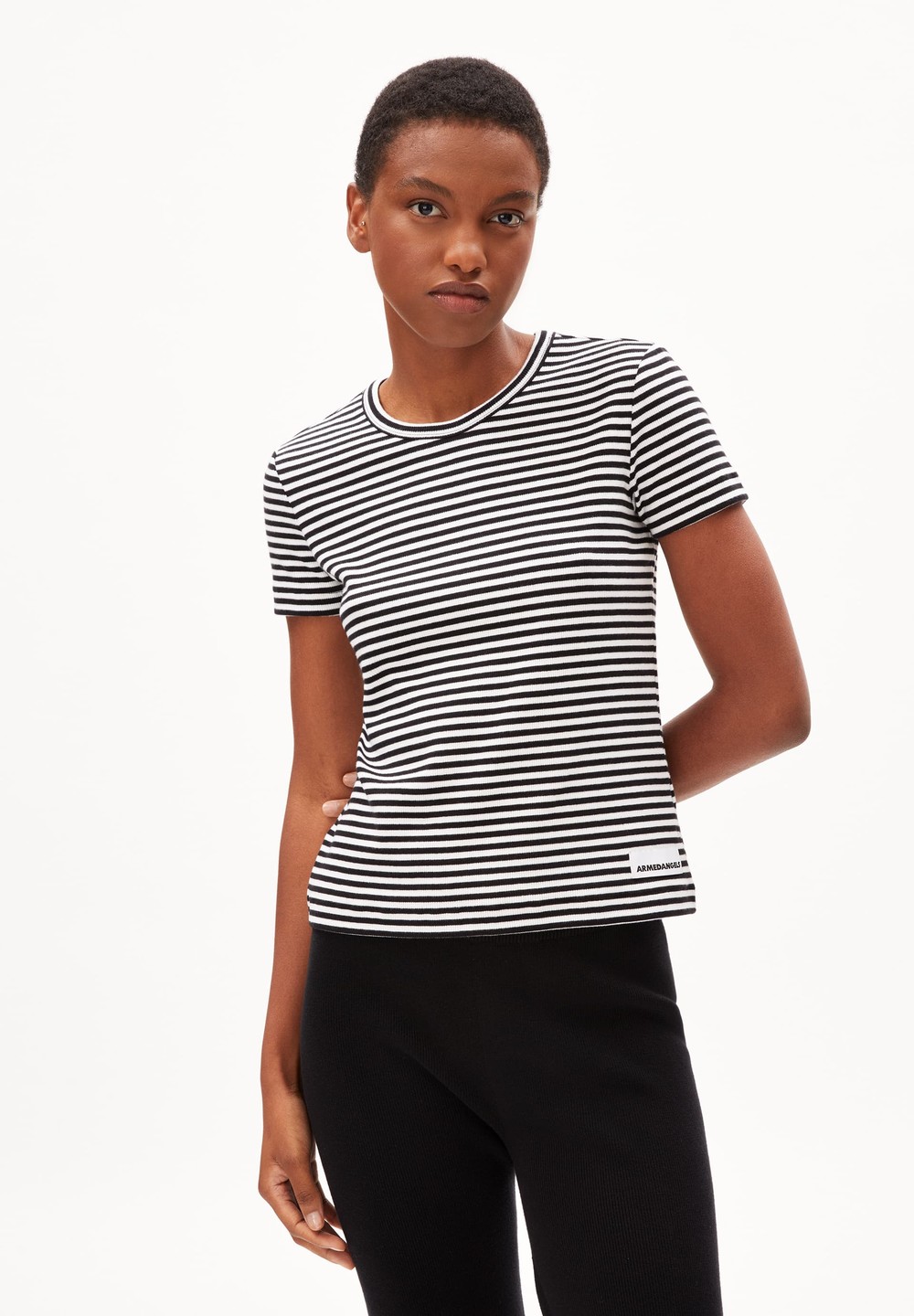 ARMEDANGELS KARDAA STRIPES Rib-T-Shirt Regular Fit made of Organic Cotton Mix Black-white | OSJA-37091