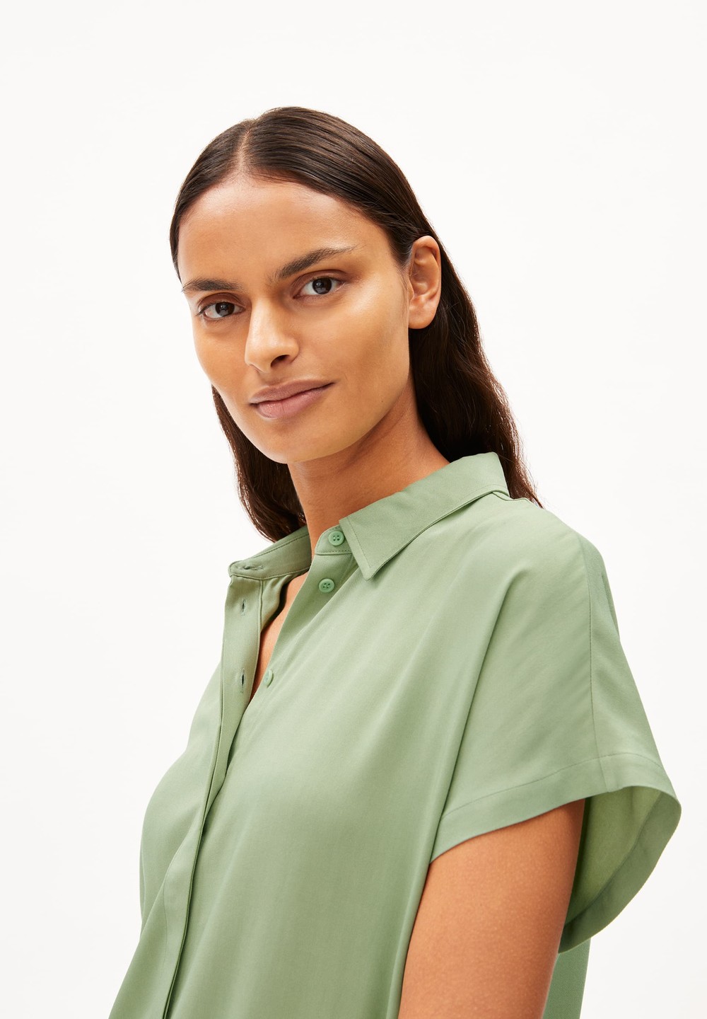 ARMEDANGELS LARISAANA Blouse Relaxed Fit made of LENZING™ ECOVERO™ Viscose Grün | FEMC-34908