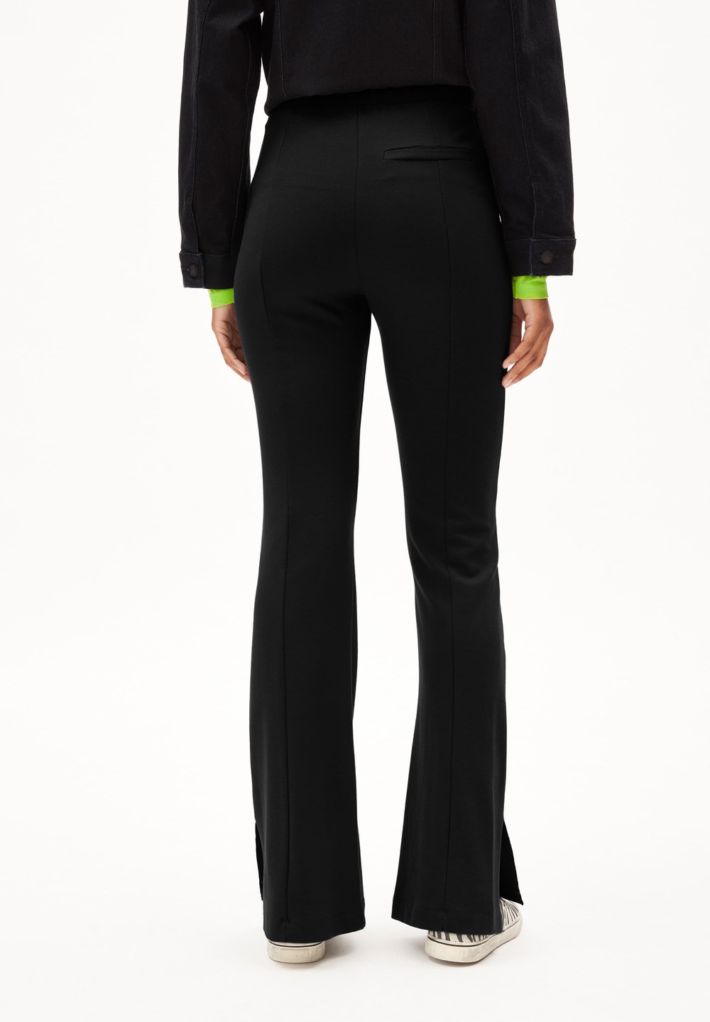 ARMEDANGELS LEYLAARI SLIT HEM Jersey Pants made of LENZING™ ECOVERO™ Viscose Mix Schwarz | COSR-51306