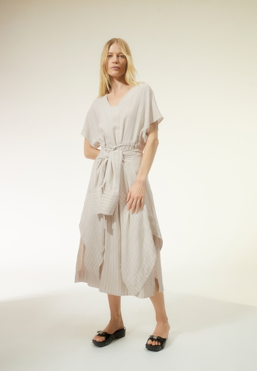 ARMEDANGELS MAAHALIANA LINO STRIPES Woven Dress Relaxed Fit made of Linen-Mix Oatmilk-light Matcha | IMQT-54196