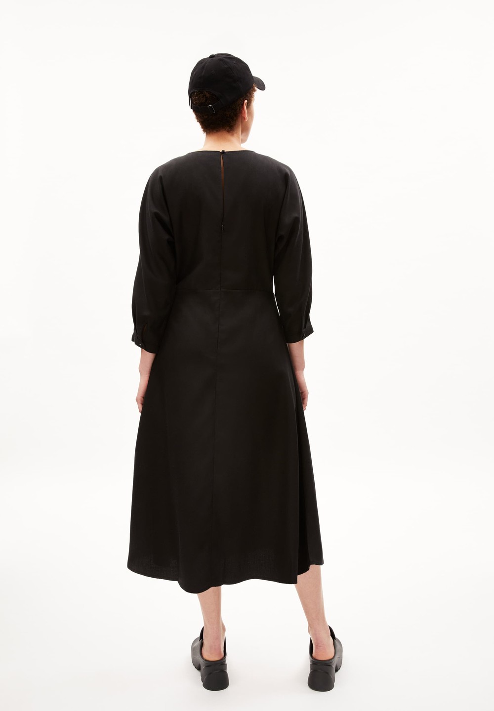 ARMEDANGELS MAARLENA Woven Dress Regular Fit made of TENCEL™ Lyocell Schwarz | LWYG-58364