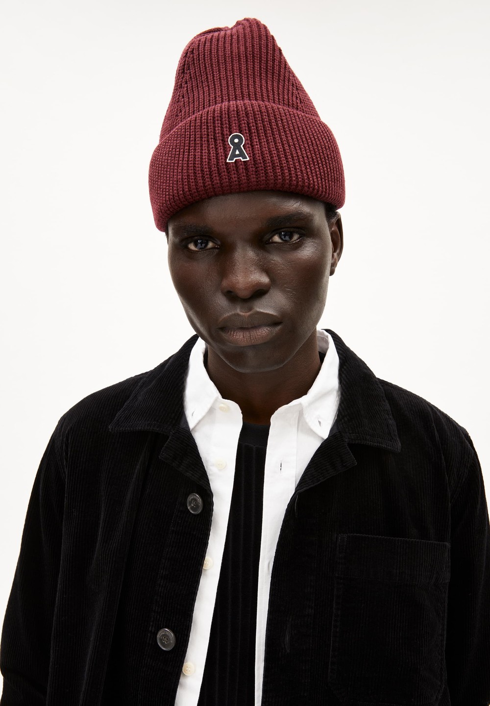 ARMEDANGELS NILDAAO ICONIC Beanie made of Organic Cotton Cranberry Juice | AGND-26435