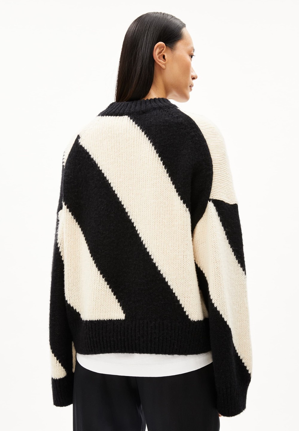 ARMEDANGELS SADNAA STRIPES Sweater Oversized Fit made of Merino-Wool Mix Oatmilk-black | AKBD-05438