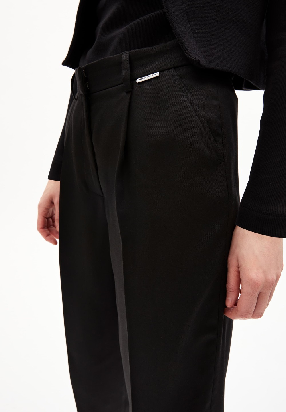 ARMEDANGELS SANDRINAA TAPERED Woven Pants made of TENCEL™ x REFIBRA™ Lyocell Schwarz | JLCF-76019