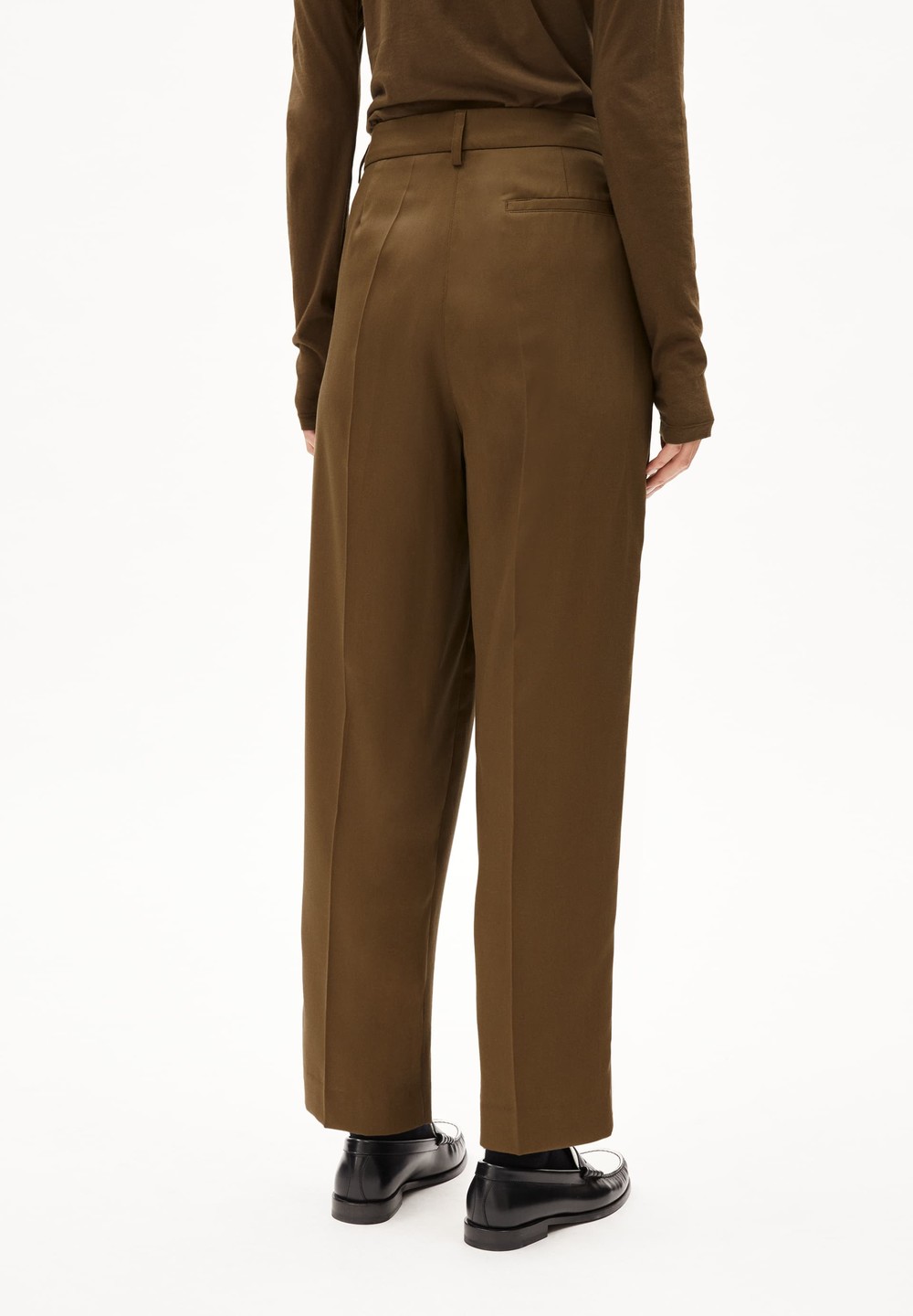 ARMEDANGELS SANDRINAA TAPERED Woven Pants made of TENCEL™ x REFIBRA™ Lyocell Dried Moss | ZARG-95624