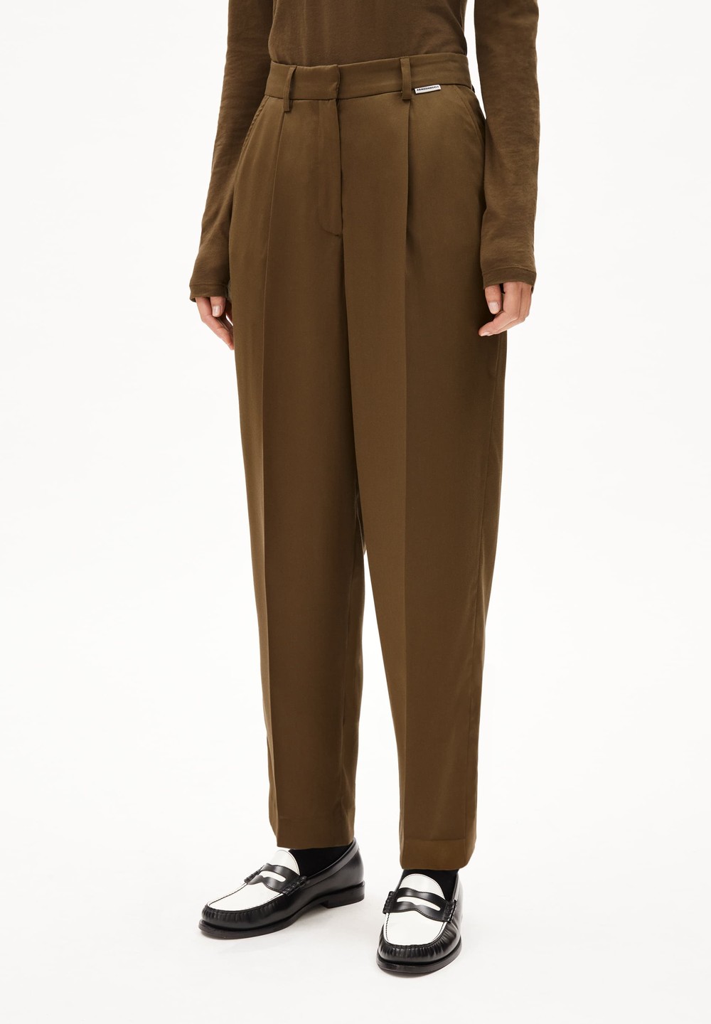 ARMEDANGELS SANDRINAA TAPERED Woven Pants made of TENCEL™ x REFIBRA™ Lyocell Dried Moss | ZARG-95624