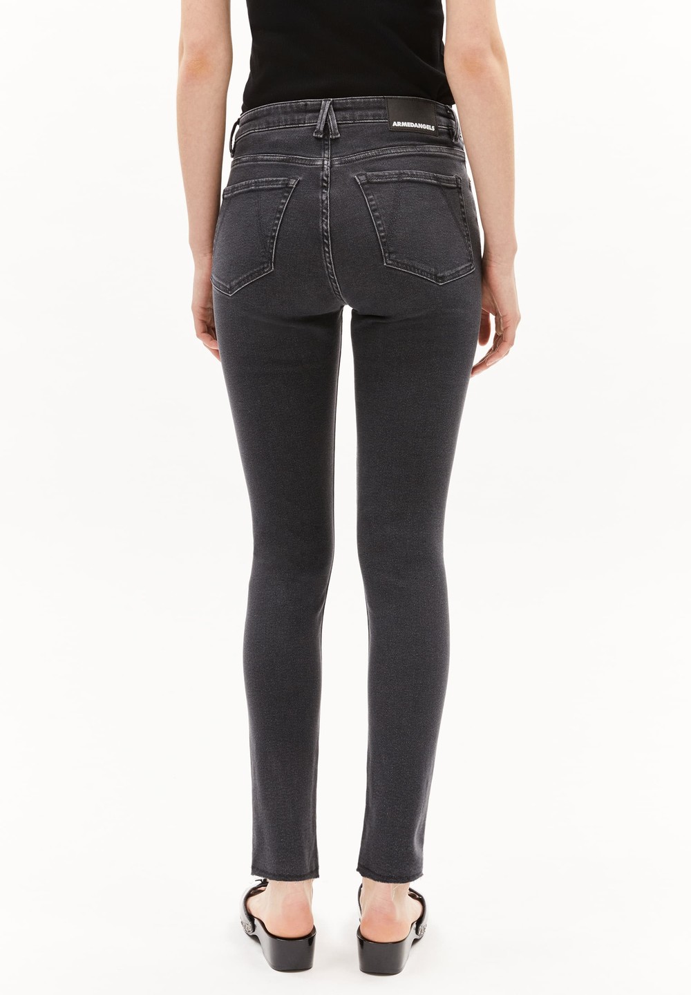 ARMEDANGELS TILLAA X RÅ HEM Skinny Leg Mid Waist made of Organic Cotton Mix Hellschwarz | GCFR-68902