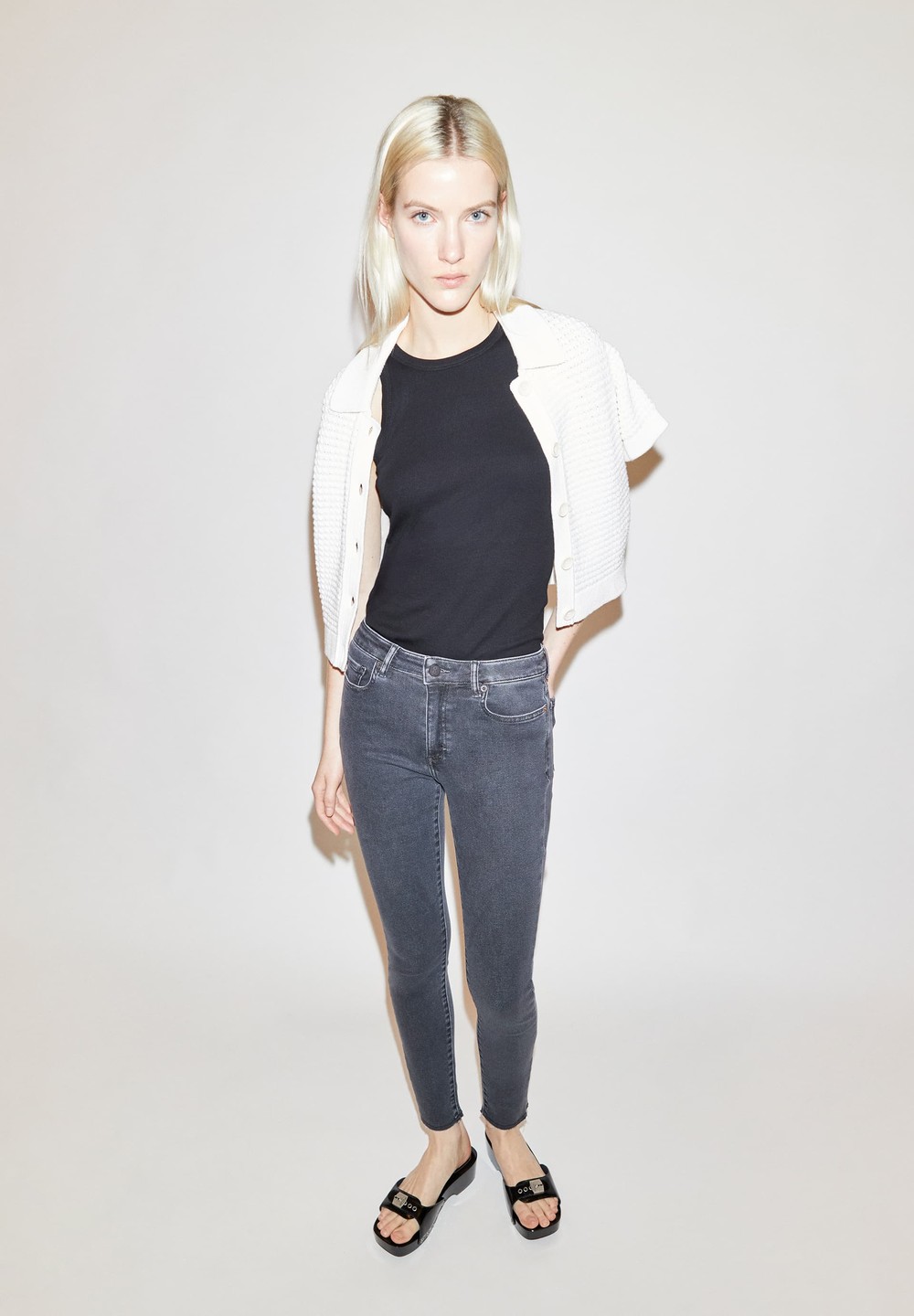 ARMEDANGELS TILLAA X RÅ HEM Skinny Leg Mid Waist made of Organic Cotton Mix Hellschwarz | GCFR-68902