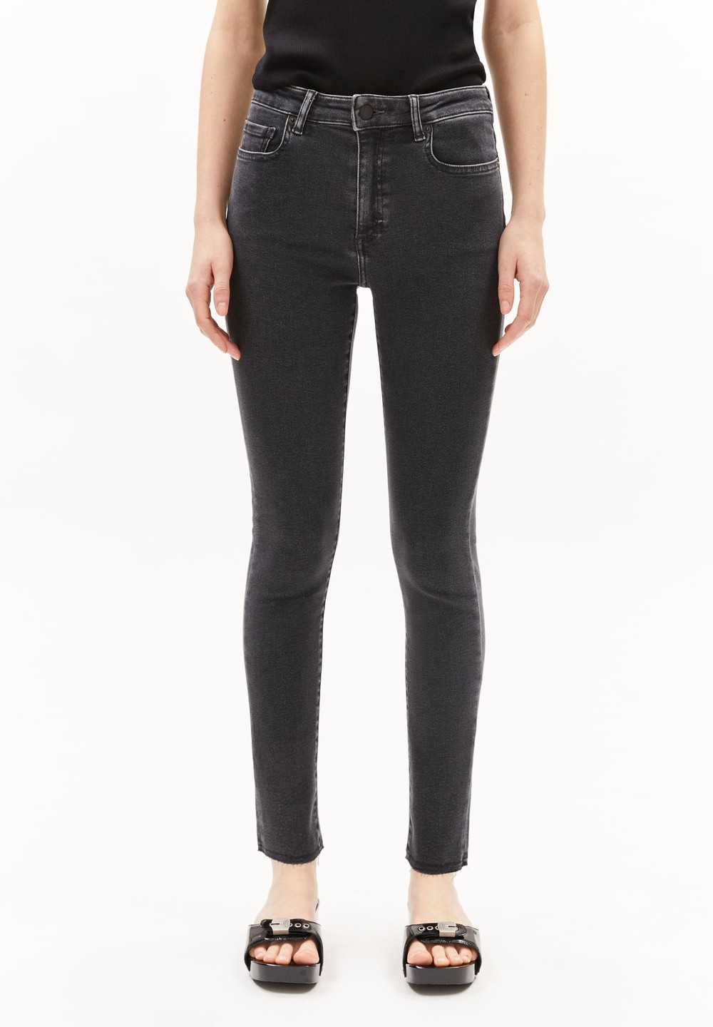 ARMEDANGELS TILLAA X RÅ HEM Skinny Leg Mid Waist made of Organic Cotton Mix Hellschwarz | GCFR-68902