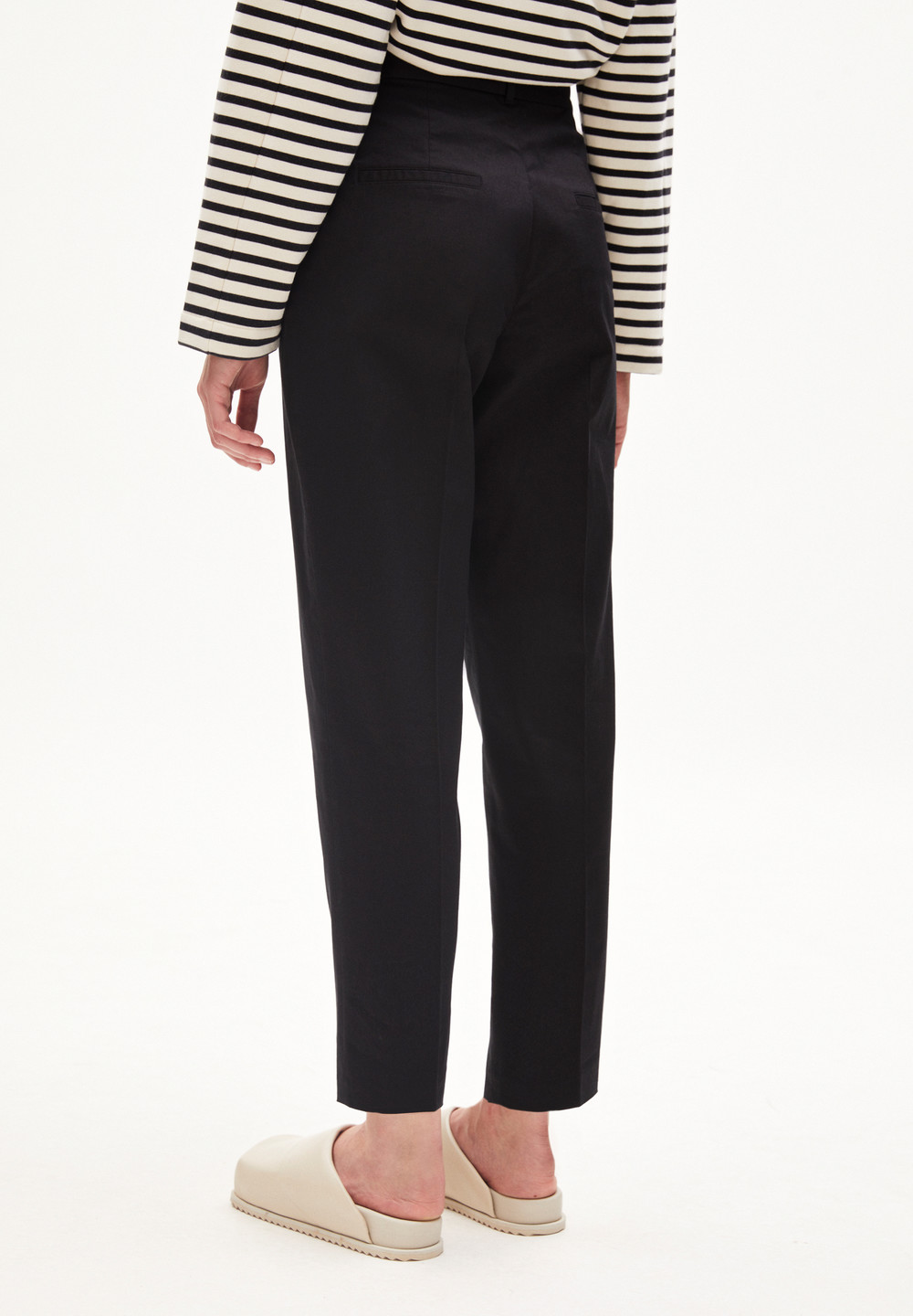 ARMEDANGELS WARMAAR Woven Pants Regular Fit made of Organic Cotton Mix Schwarz | EUAJ-17690