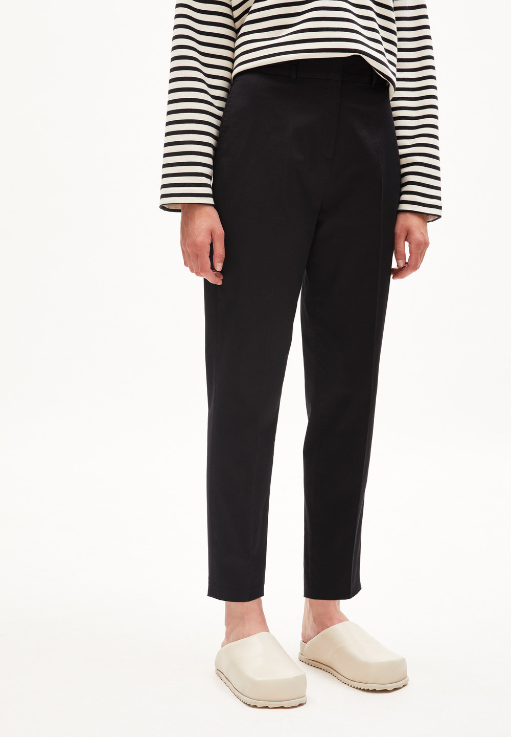 ARMEDANGELS WARMAAR Woven Pants Regular Fit made of Organic Cotton Mix Schwarz | EUAJ-17690