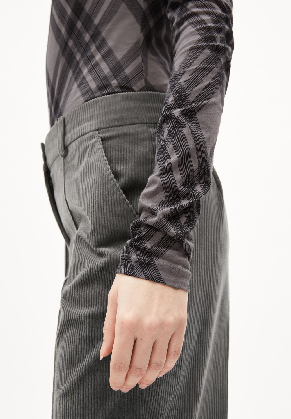 ARMEDANGELS XELLAA CORDUROY Woven Pants made of Organic Cotton Mix Iron Cast | WLMT-48732