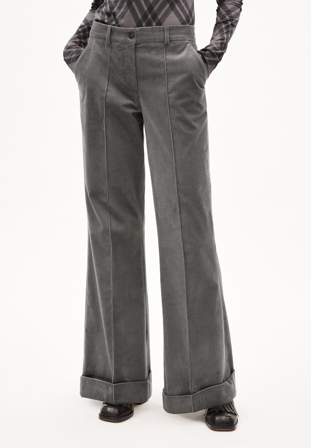 ARMEDANGELS XELLAA CORDUROY Woven Pants made of Organic Cotton Mix Iron Cast | WLMT-48732