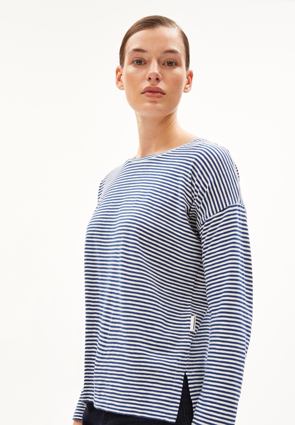 ARMEDANGELS XIANAA LOVELY STRIPES Longsleeve Oversized Fit made of Organic Cotton Faded Indigo-oatmilk | ZXQW-46823