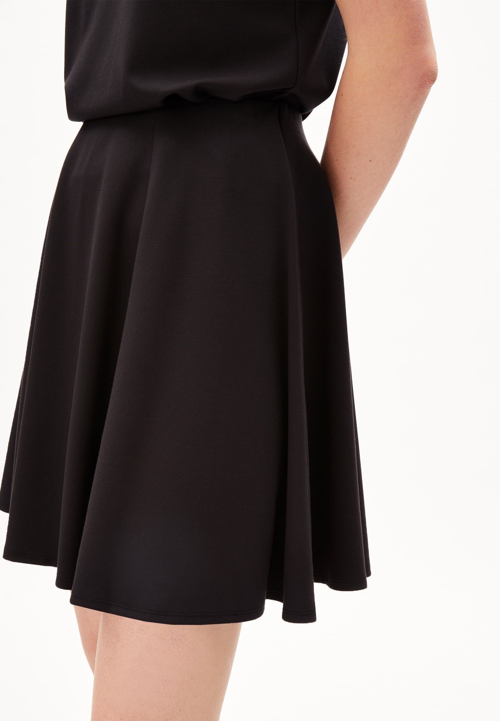 ARMEDANGELS ZELDAA Jersey Skirt Regular Fit made of LENZING™ ECOVERO™ Viscose Mix Schwarz | GMIQ-74130